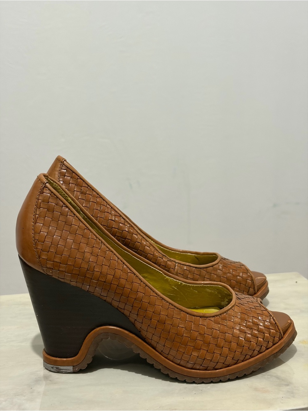 Vince Camuto Leather Woven Tan Peep-Toe Wedge Pumps women’s size 7